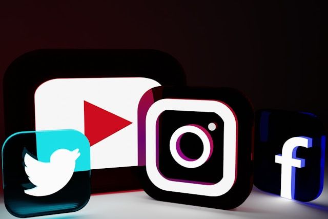 Sociala medier-strategi planering för småföretag med Instagram och Facebook