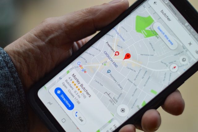 Google My Business på mobiltelefon för lokala företag